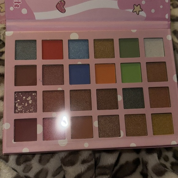 Mocmallure‎ 24 colors shadow palette - Picture 2 of 3